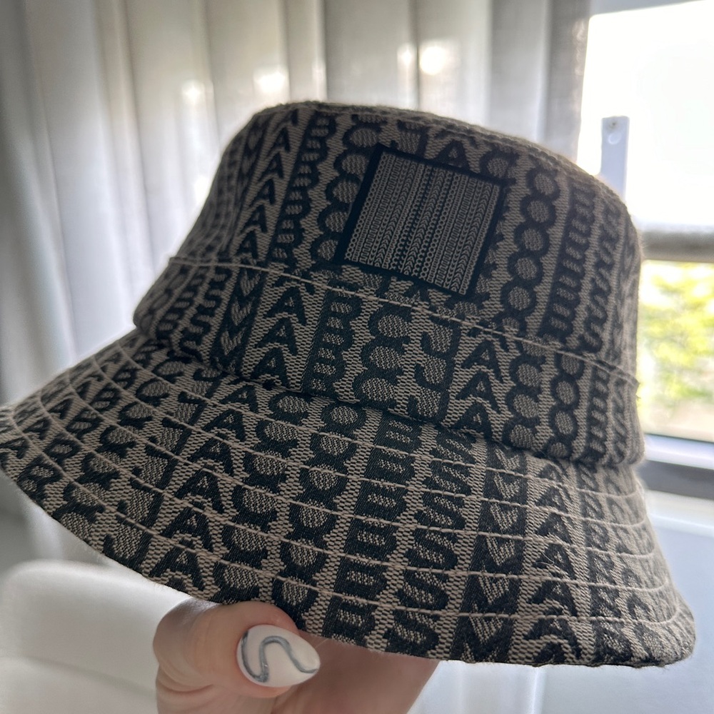 Marc Jacobs bucket hat